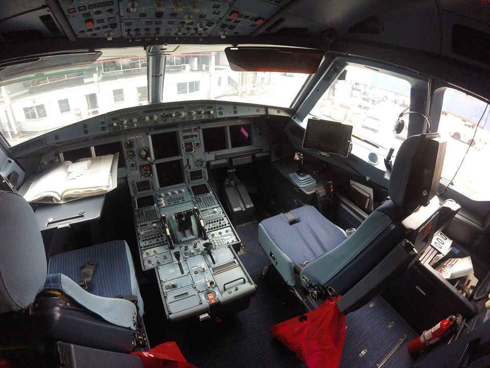 photo ei-dek flight deck
